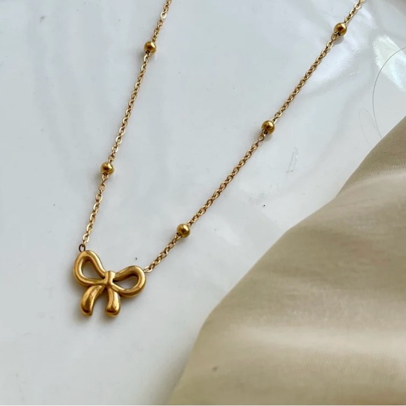Sweetheart bow necklace - Picture 2 of 3